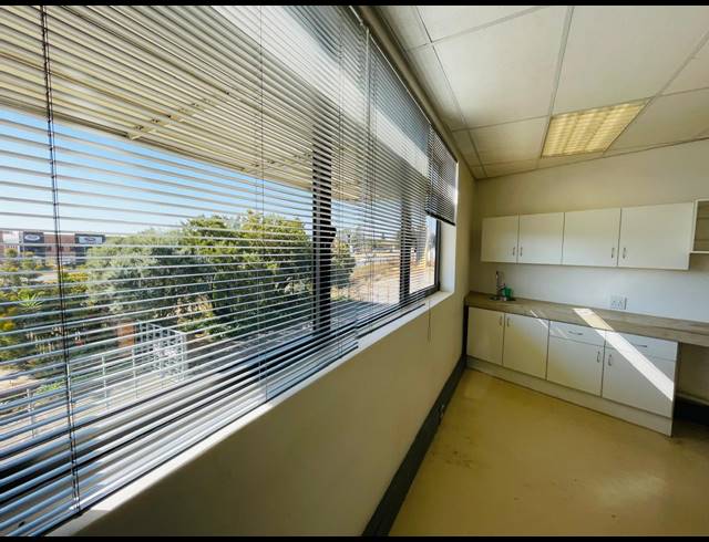133M² OFFICE TO LET IN FOURWAYS